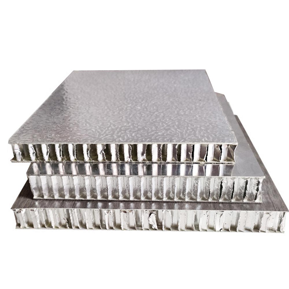 โครงสร้างรังผึ้งส่งผลต่อความแข็งแรงของแผงผนังพีวีซีรังผึ้งอลูมิเนียมอย่างไร?