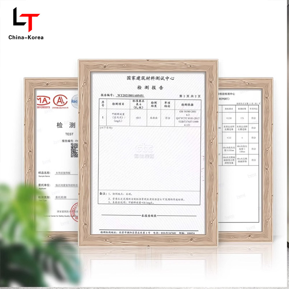 1220 × 2440 มม. เป็นมิตรกับสิ่งแวดล้อม PVC ไม้วีเนียร์ไม้แผ่นผนังตกแต่งสำหรับผนังในอาคารกันน้ำป้องกันรอยขีดข่วนติดตั้งง่าย