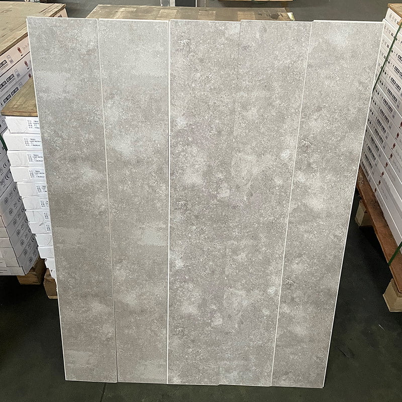 หินอ่อนสีขาวและสีดำลายไม้แข็ง Core Interlock คลิกล็อคพื้นไม้กระดานไวนิล Piso PVC ภายในคลิก Piso SPC Flooring